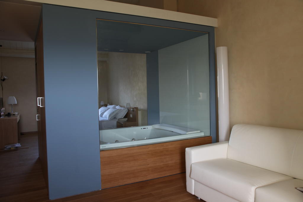 Relais Del Borgo Hotel & Spa 4 Stelle Staffolo Zimmer foto