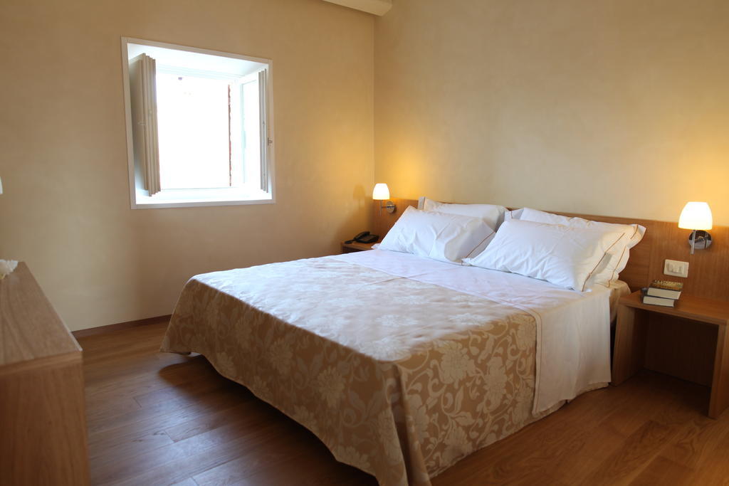 Relais Del Borgo Hotel & Spa 4 Stelle Staffolo Zimmer foto