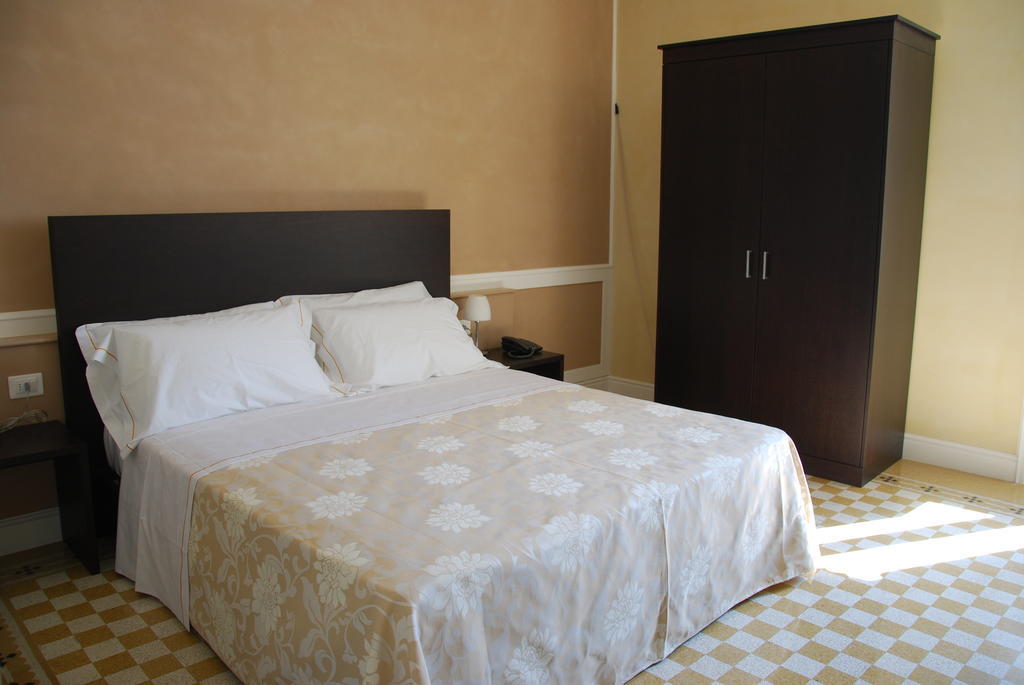 Relais Del Borgo Hotel & Spa 4 Stelle Staffolo Zimmer foto